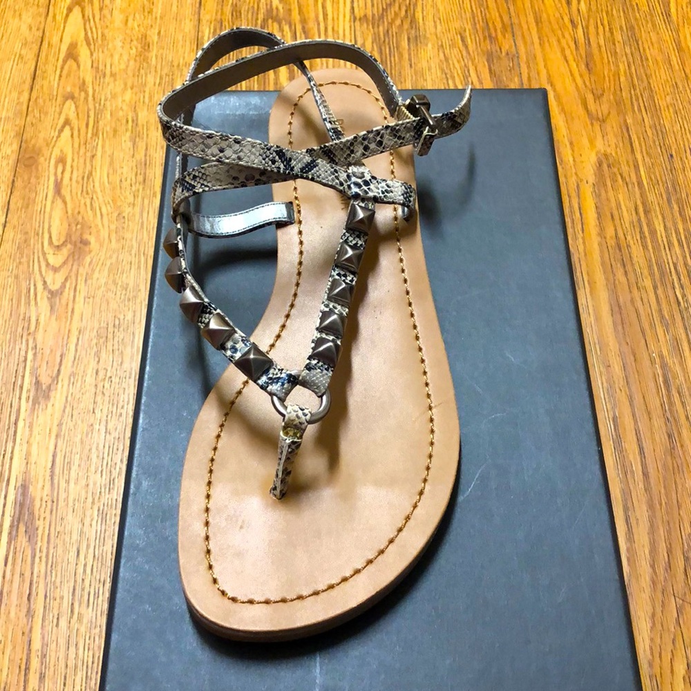 Tribal pitone print sandal 8.5